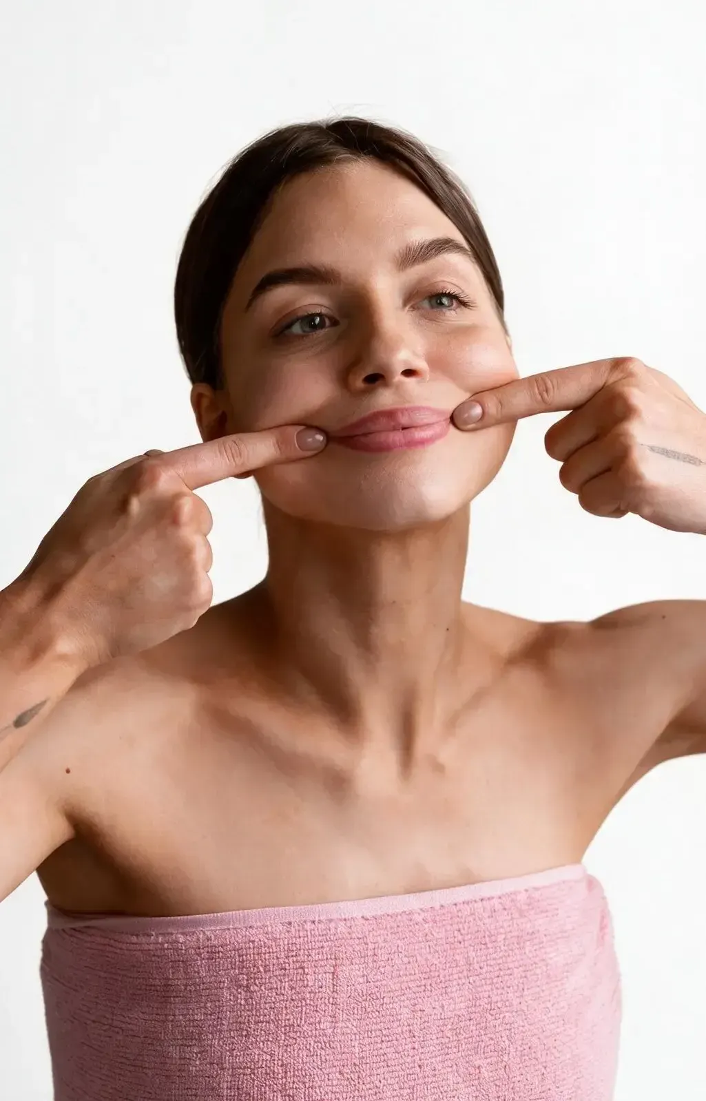 Diagram showing cheek support and its effect on smile lines at Healthy Enhancements Wellington